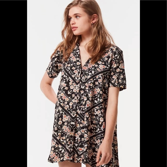 Motel Rocks Dresses & Skirts - Motel Crosena Floral Button-Down Shift Dress